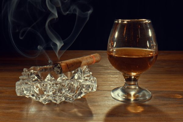 Khay gạt tàn để thuốc nhỏ - giá phải chăng