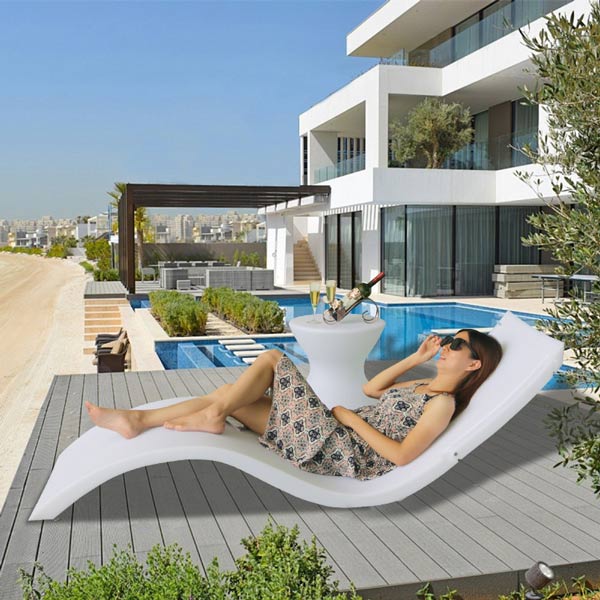 Ghế tắm nắng hồ bơi - thiết bị vô cùng tiện ích