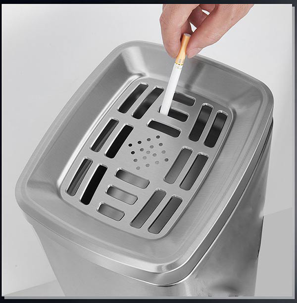 Khay gạt tàn rất dễ bẩn và nhanh hỏng