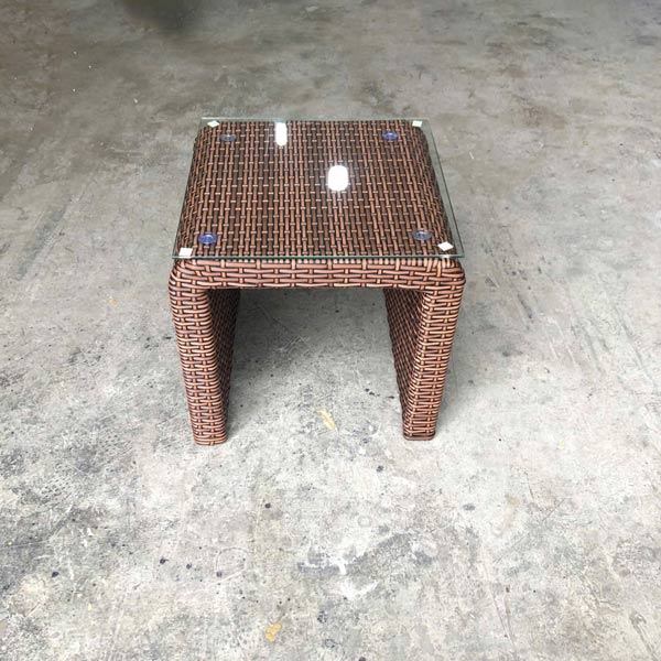 Hình ảnh bàn hồ bơi bằng mây nhựa tại kho Hành Tinh Xanh