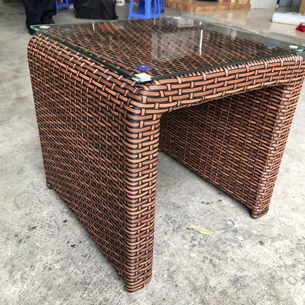 Hình ảnh bàn hồ bơi bằng mây nhựa tại kho Hành Tinh Xanh