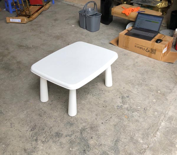 Ghế hồ bơi bằng nhựa tại kho Hành Tinh Xanh