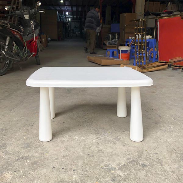 Ghế hồ bơi bằng nhựa tại kho Hành Tinh Xanh