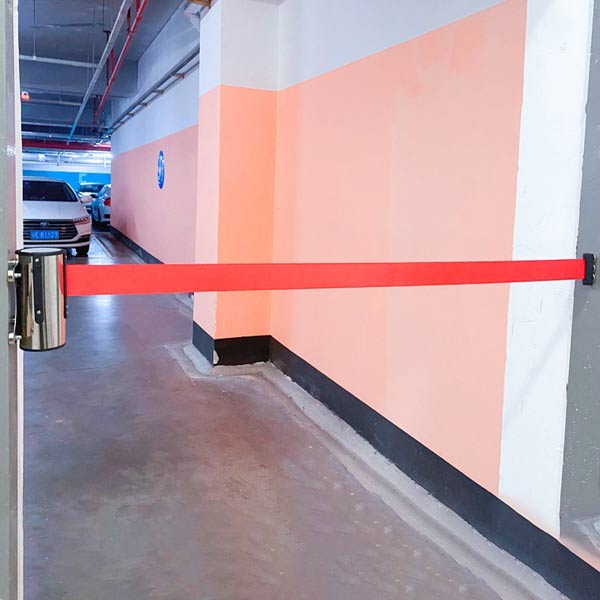 Cột chắn gắn tường - biện pháp phân làn tiết kiệm không gian