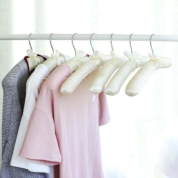 Mẫu móc treo được dùng nhiều tại nhà riêng, cửa hàng store