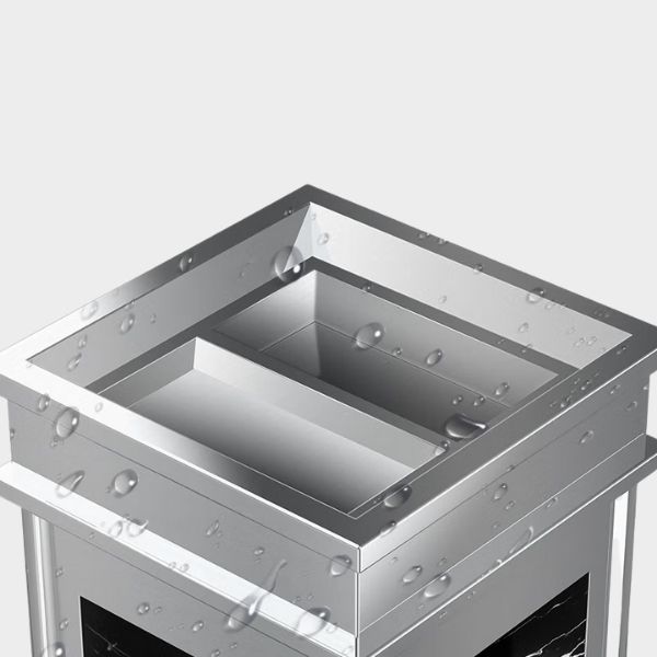 Cận cảnh nắp thùng rác gồm khay gạt tàn và cửa xả rác