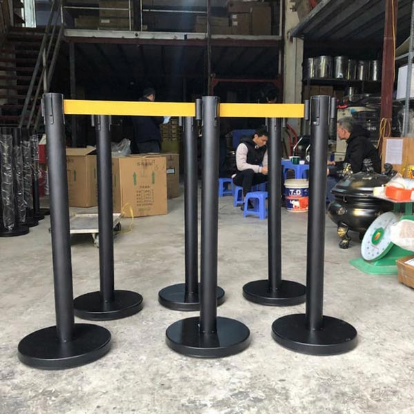 Hành Tinh Xanh bán cột chắn dây màu vàng giá tốt