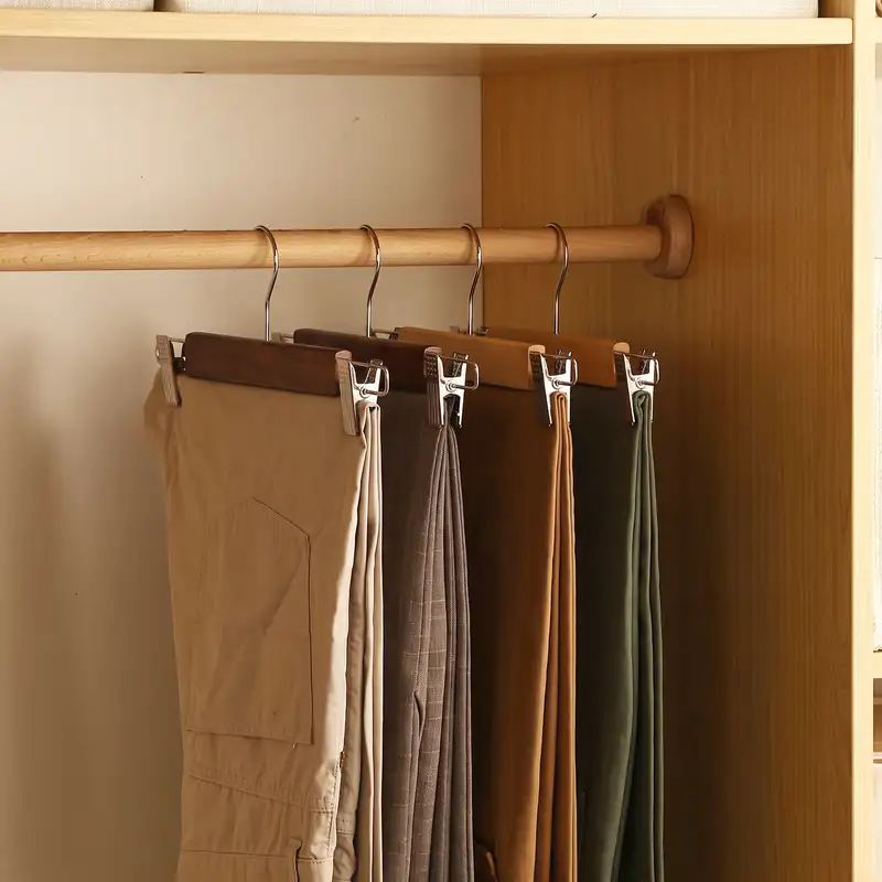 Móc kẹp quần áo 2 đầu bằng gỗ màu nâu và vàng
