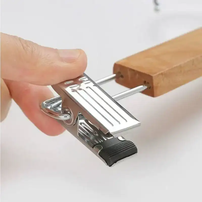 Thiết kế đầu kẹp của móc kẹp quần jean