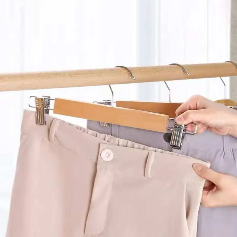 Móc kẹp quần áo gỗ dễ dàng để sử dụng