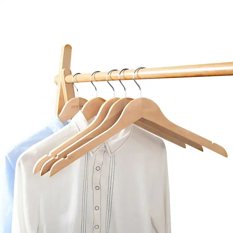 Móc treo quần áo trong tủ bằng gỗ thông
